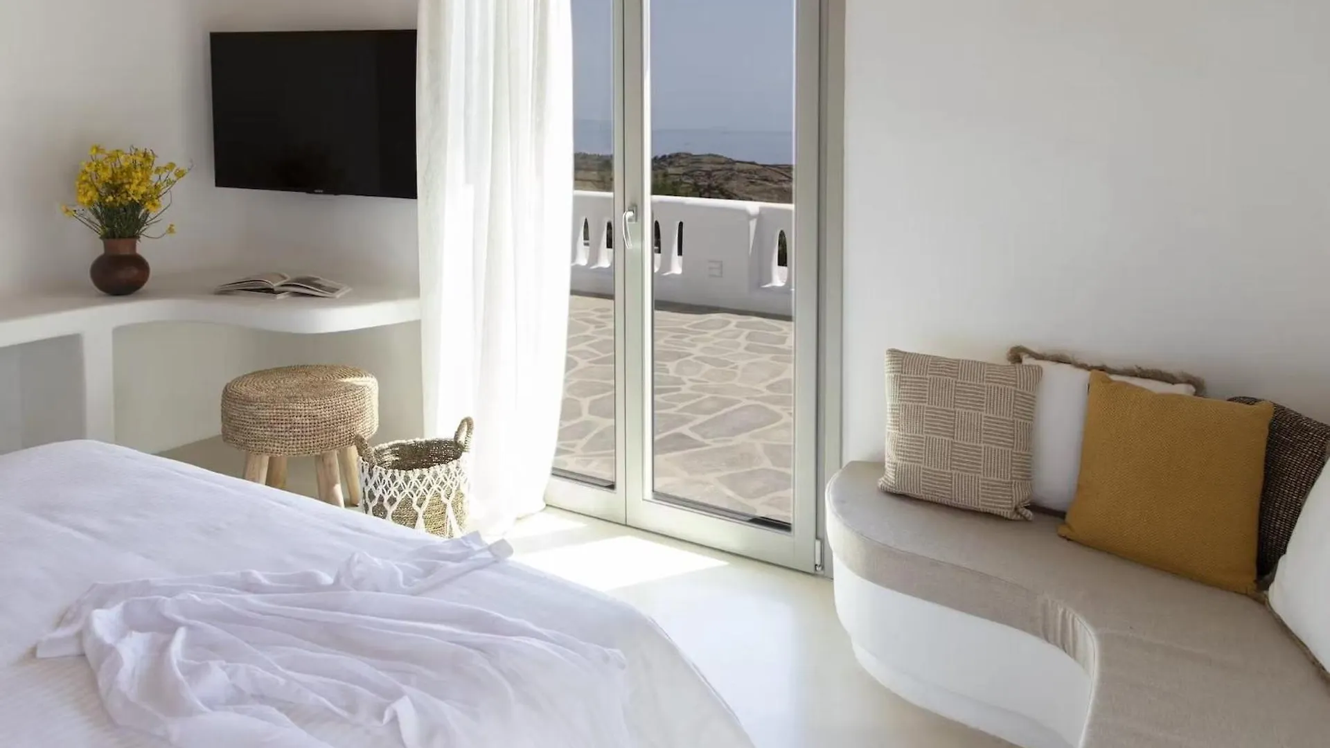 Serene Villa With Terrace And Views Plintri Grecia