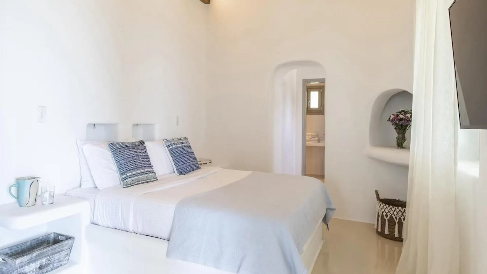Serene Villa With Terrace And Views Plintri