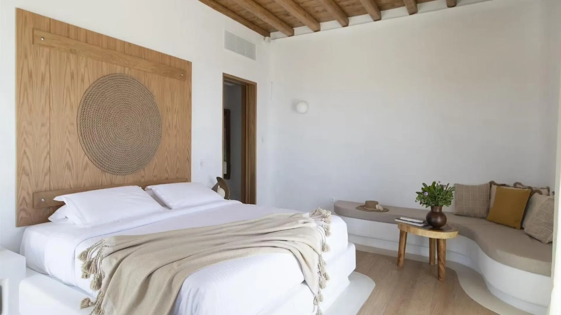 Serene Villa With Terrace And Views Plintri