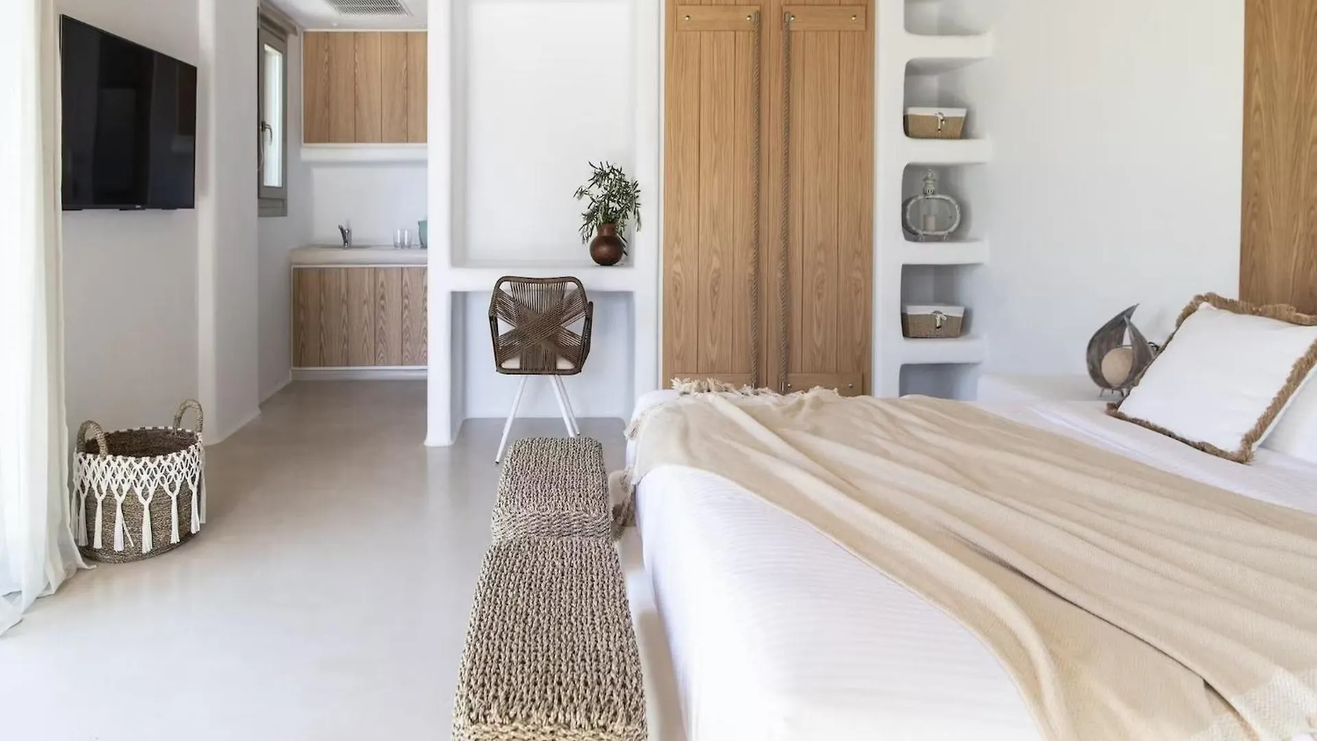 Serene Villa With Terrace And Views Plintri 0*,  Grecia