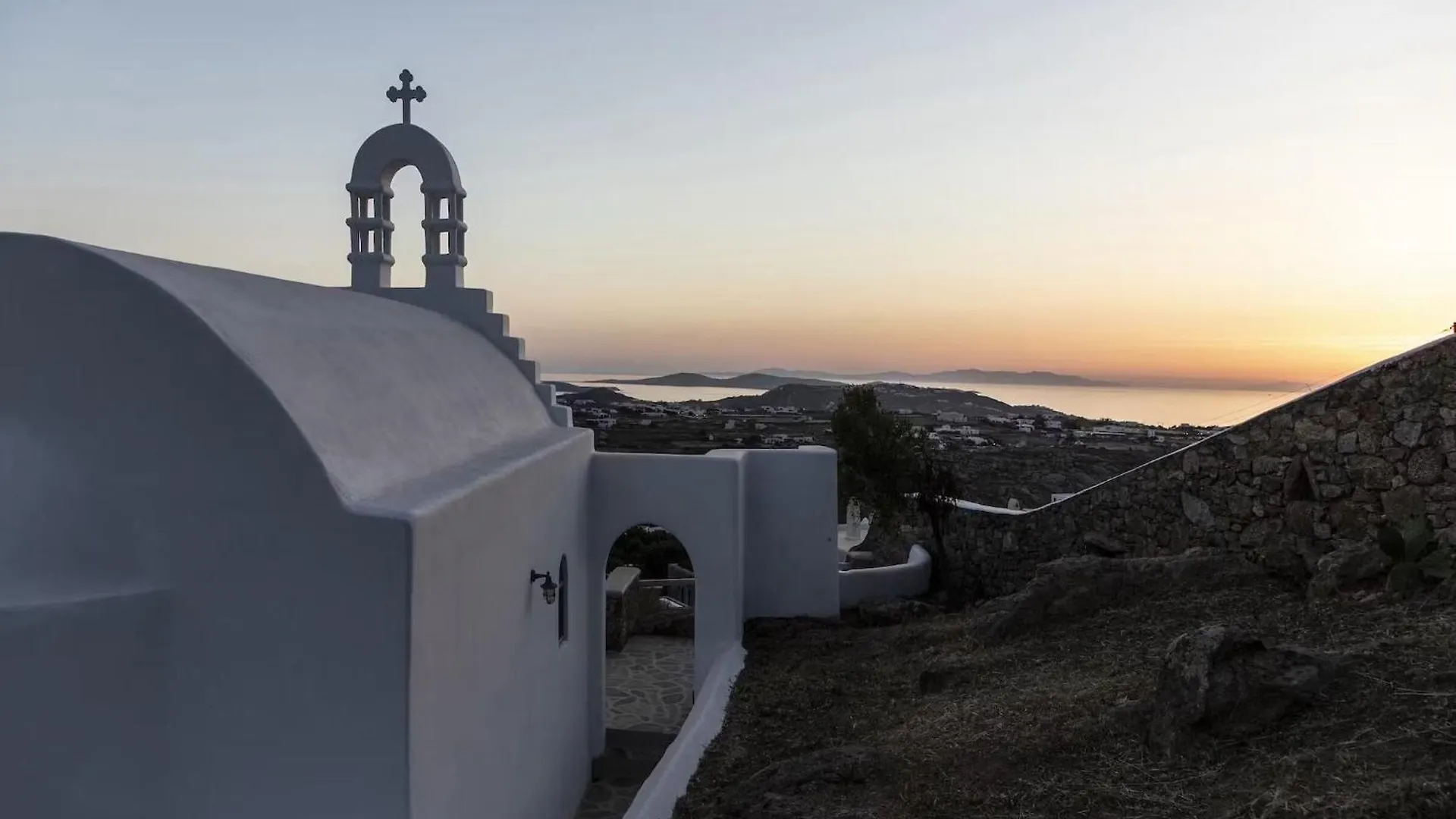 Serene Villa With Terrace And Views Plintri Grecia